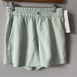 NWT Lululemon Softstreme High-Rise Short 4" Kohlrabi Green Size 4